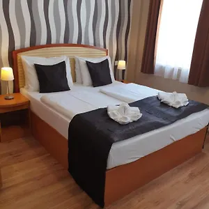 Hotel Six, Budapest